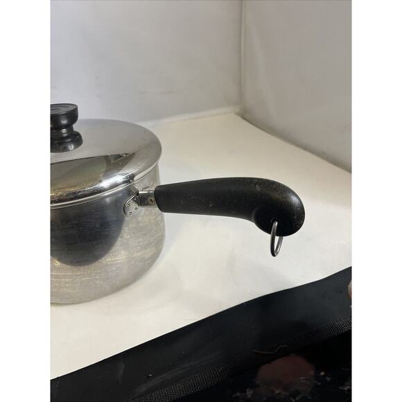 Revere Ware 3 Quart Sauce Pan Clinton IL w/ Lid Bottom Stainless - Picture 10 of 10